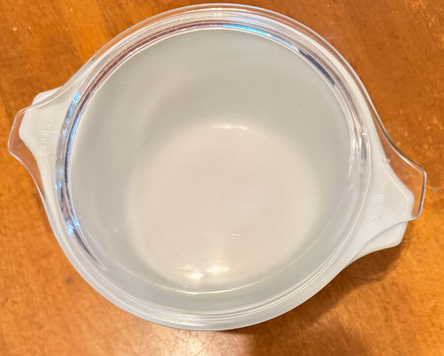 Vintage Pyrex glass casserole dish